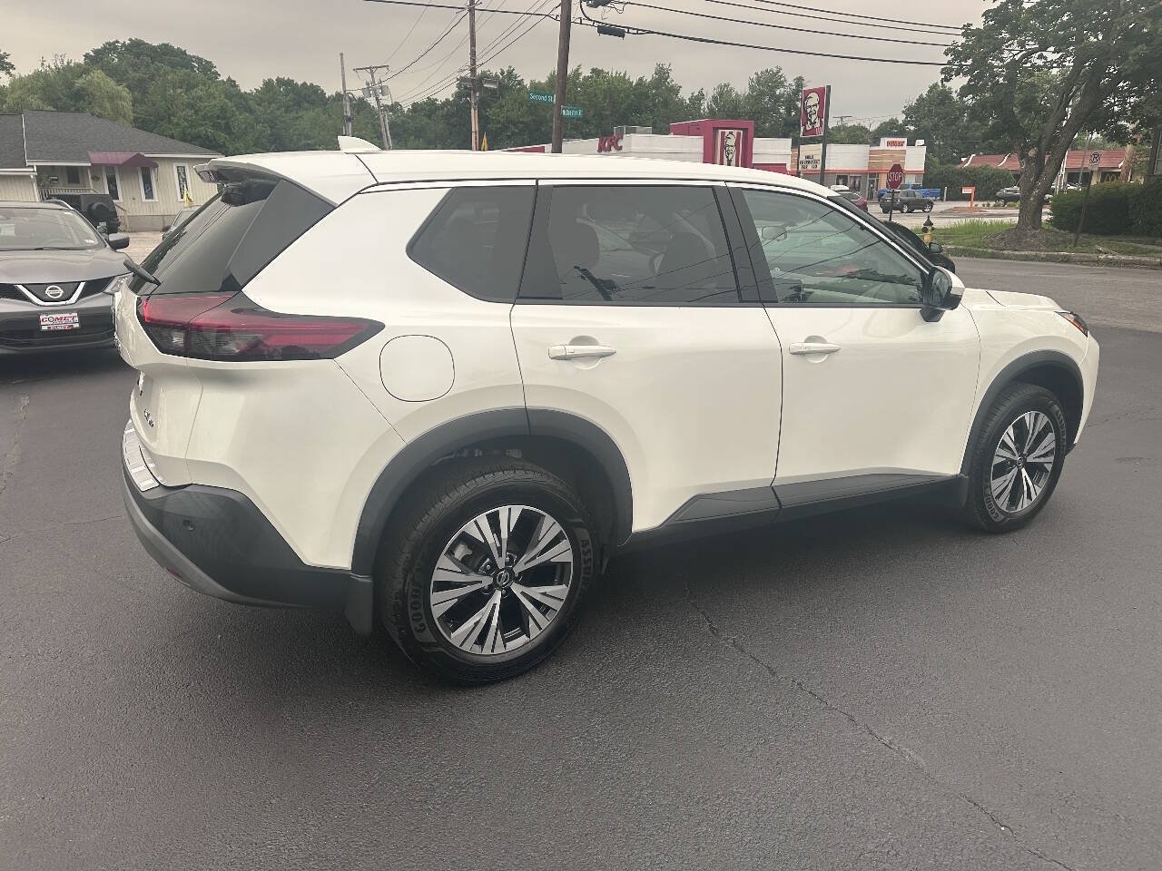 Used 2021 Nissan Rogue SV AWD/4WD image 5