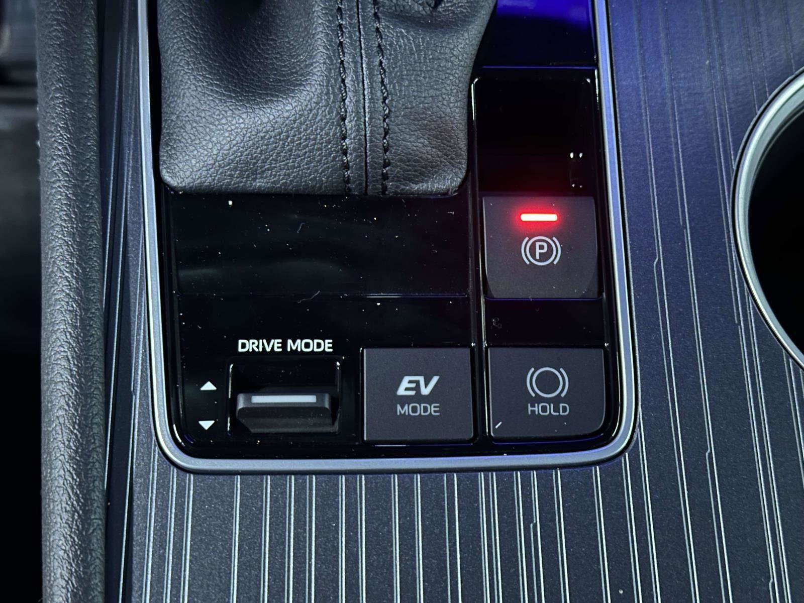 Used 2025 Toyota Sienna LE image 25