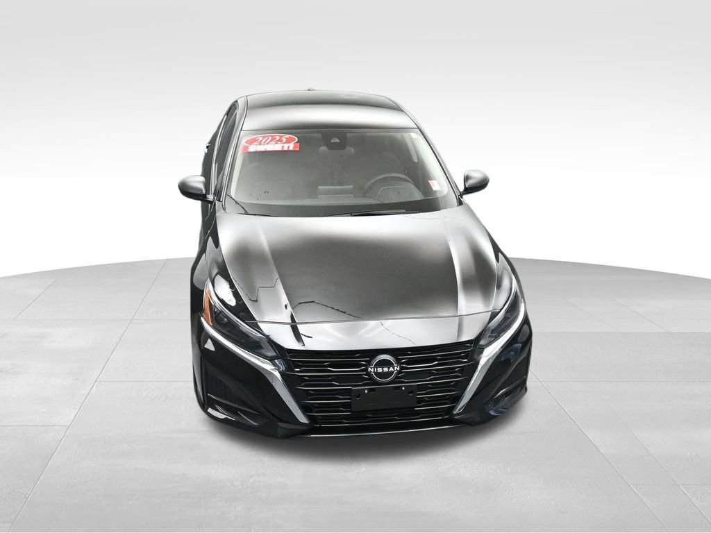 Used 2025 Nissan Altima 2.5 SV FWD image 41