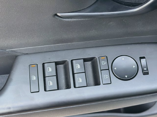 Certified 2025 Hyundai Kona SE FWD image 19