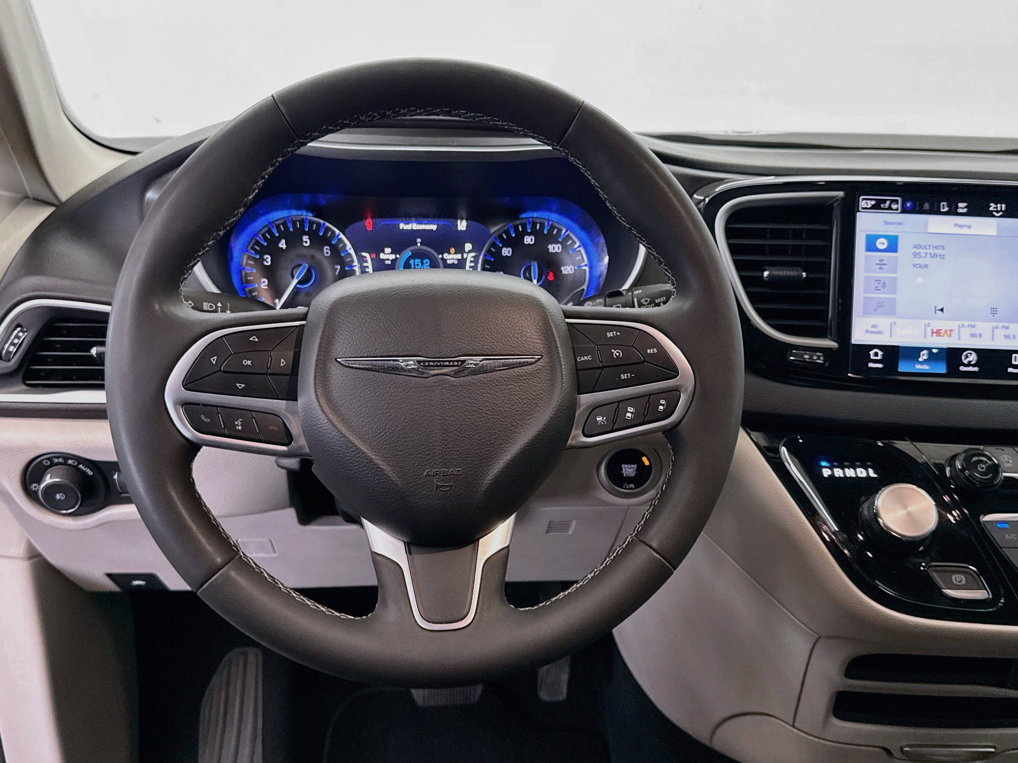 Used 2024 Chrysler Pacifica Touring-L FWD image 18