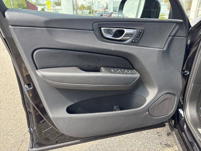 Used 2025 Volvo XC60 B5 Plus AWD/4WD image 19
