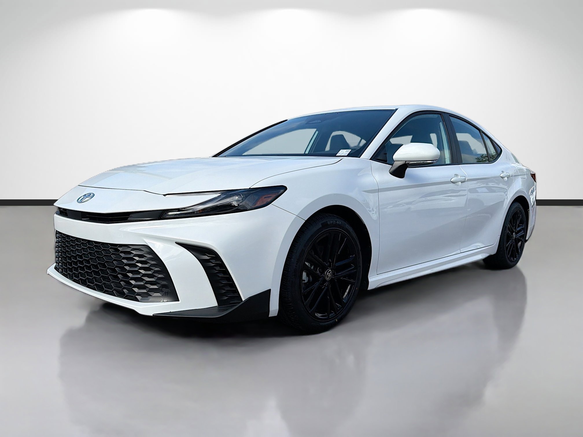 Used 2025 Toyota Camry SE image 7