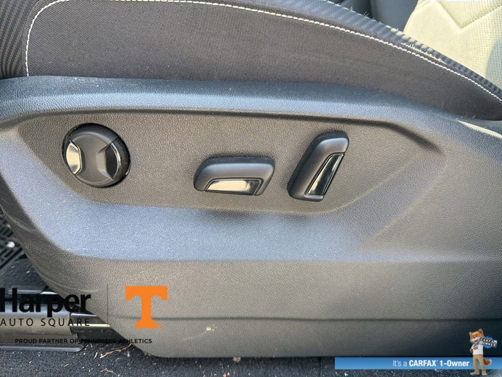 Used 2025 Volkswagen Atlas Cross Sport SE w/ Panoramic Sunroof Package image 18