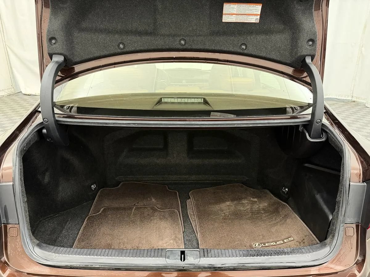 Used 2018 Lexus ES 300h w/ Luxury Package FWD image 30