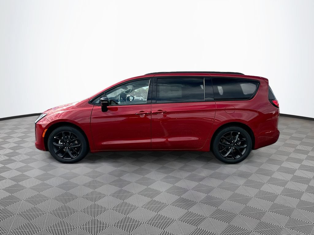New 2027 Chrysler Pacifica Limited FWD image 5