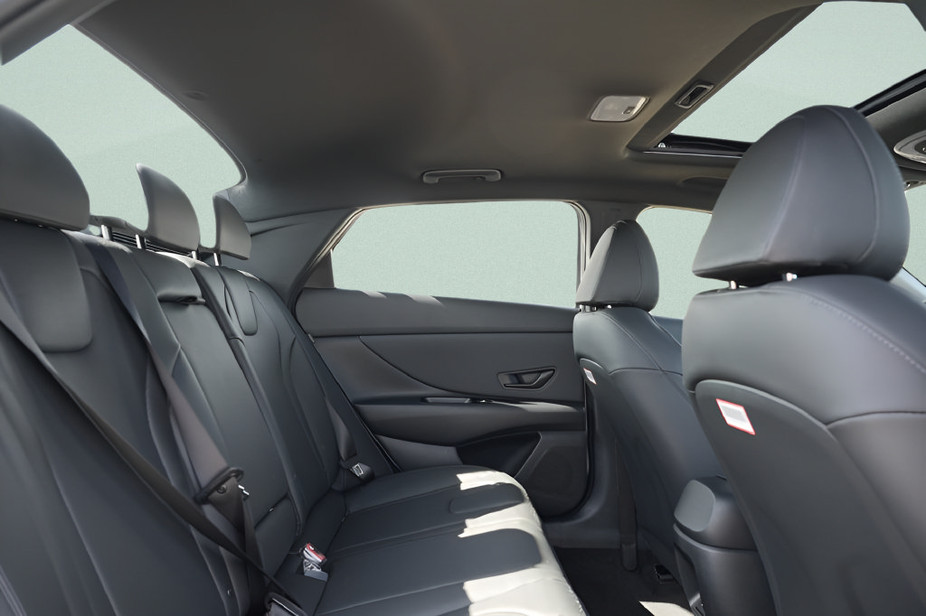 New 2026 Hyundai Elantra SEL Sport FWD image 13