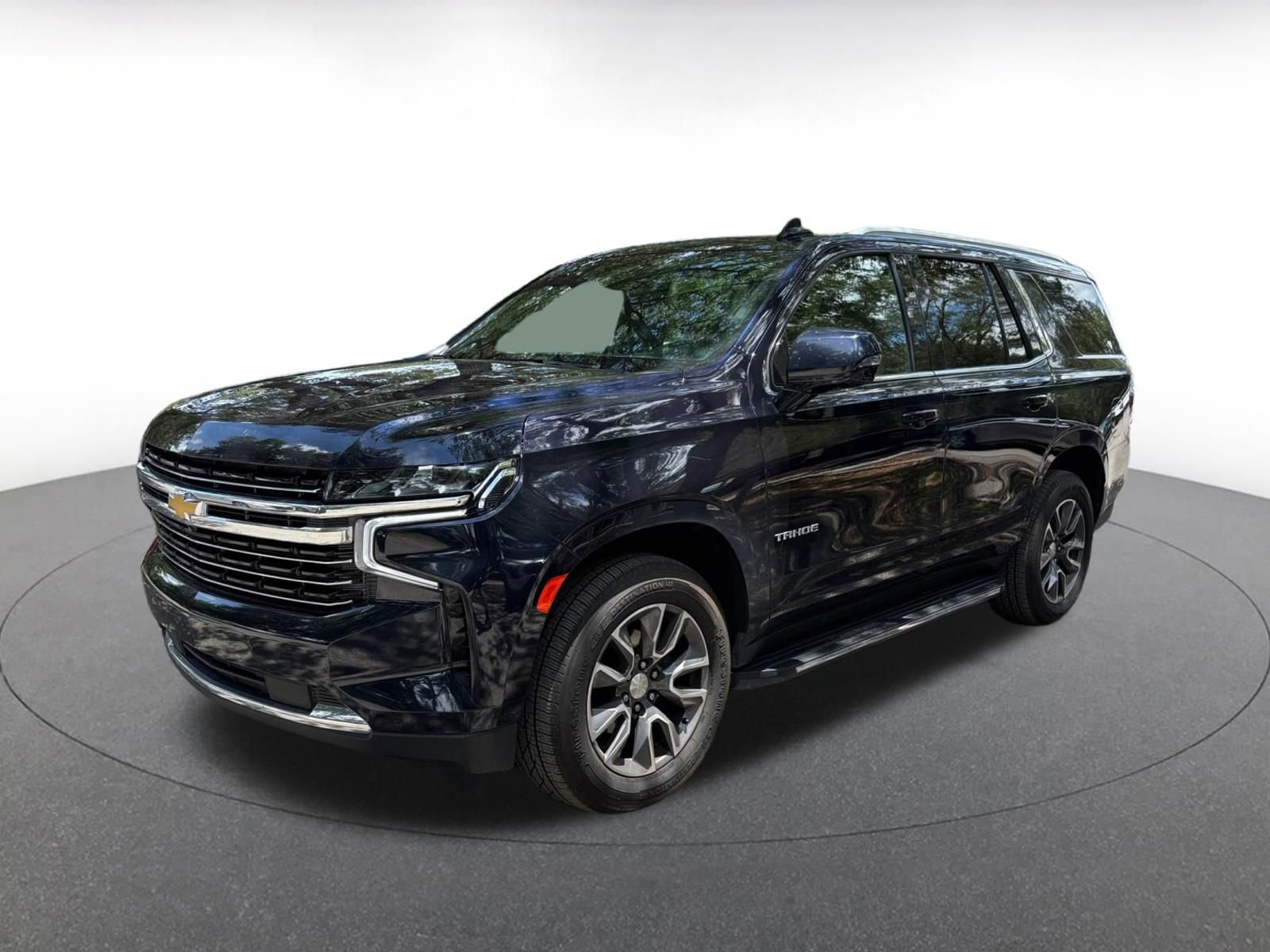 Used 2023 Chevrolet Tahoe LT w/ Luxury Package RWD image 3