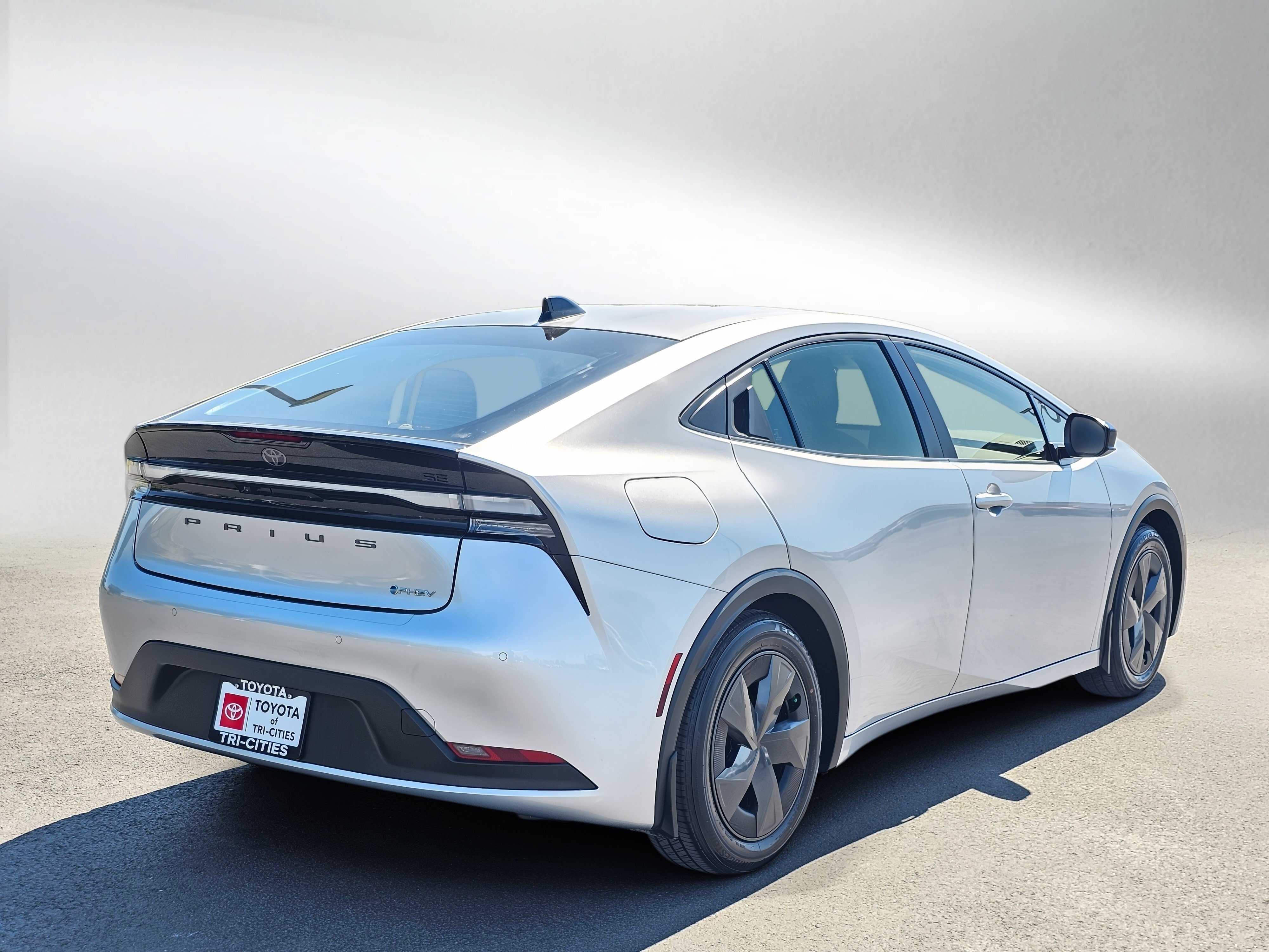Certified 2026 Toyota Prius Plug-In Hybrid FWD image 6