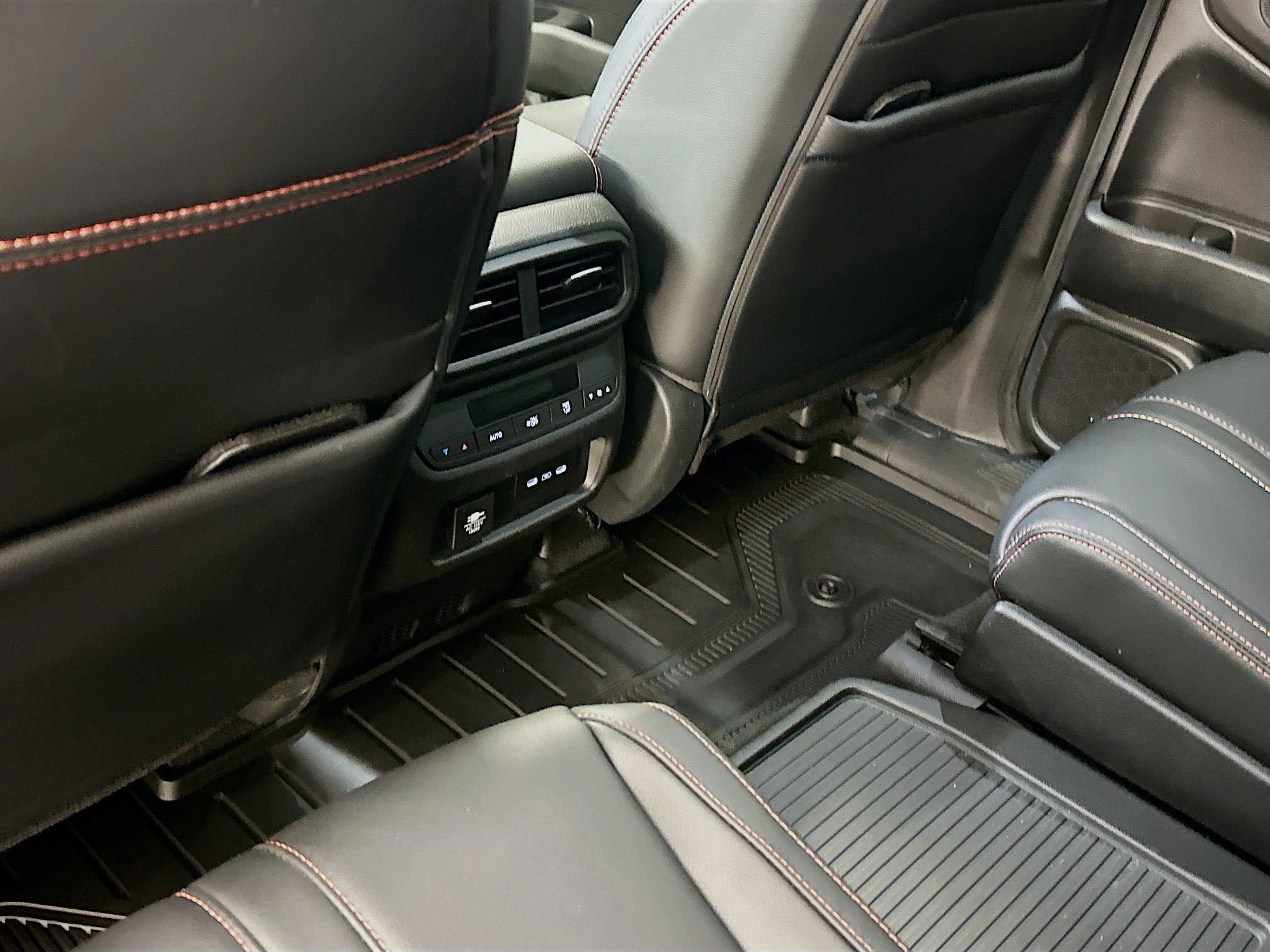 Used 2025 Honda Pilot TrailSport image 29