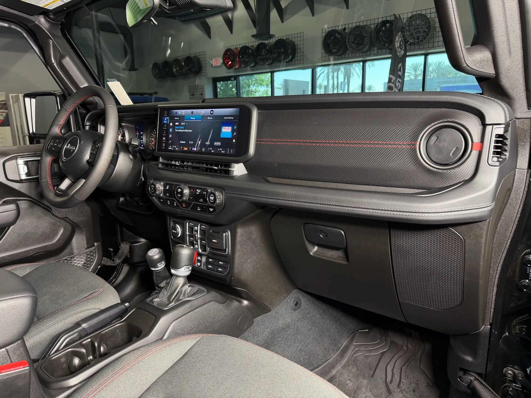 Used 2024 Jeep Wrangler Unlimited Rubicon image 18