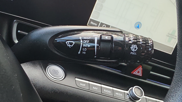 Used 2024 Hyundai Elantra SEL FWD image 20