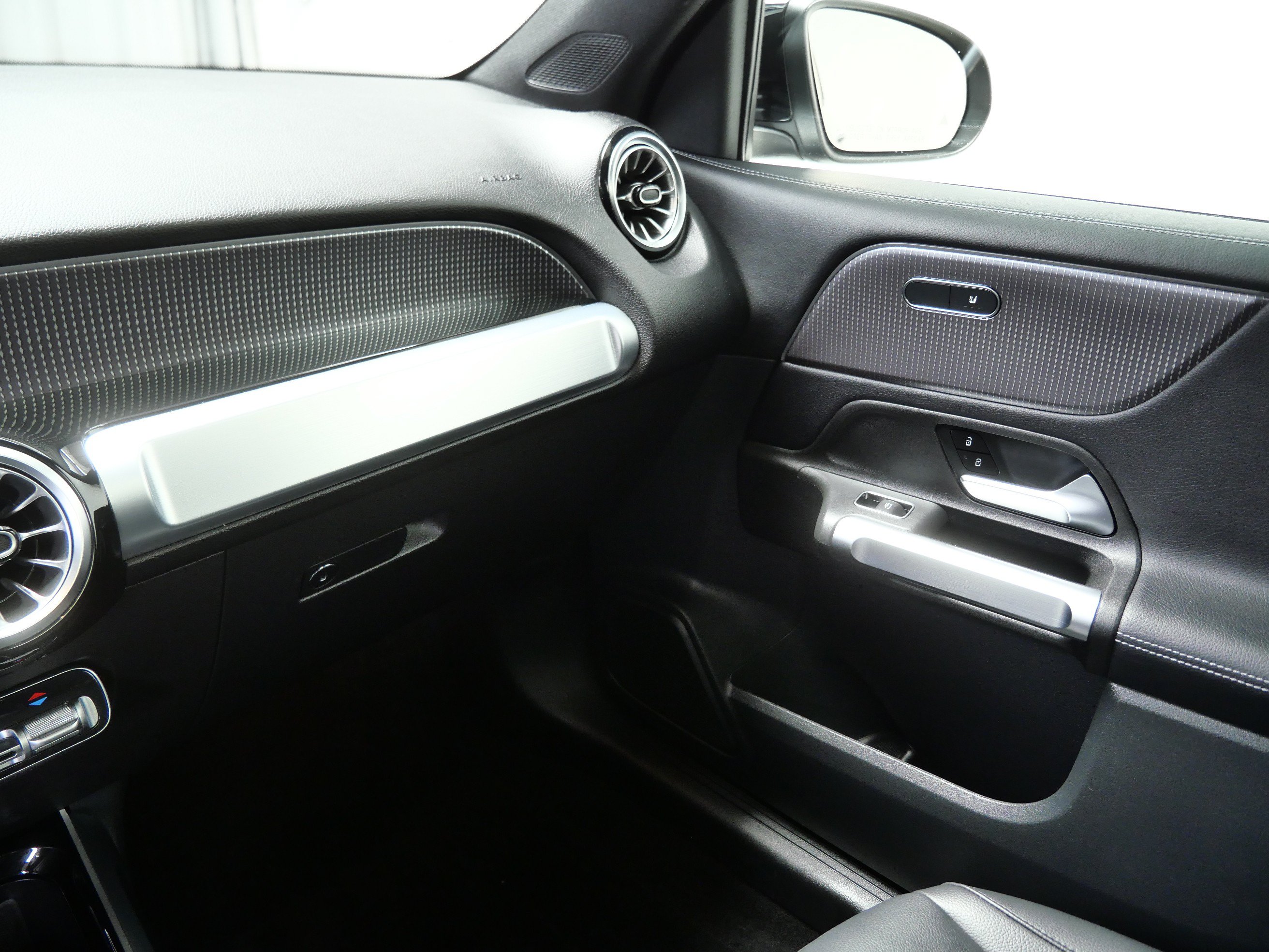Certified 2022 Mercedes-Benz GLB 250 4MATIC image 20