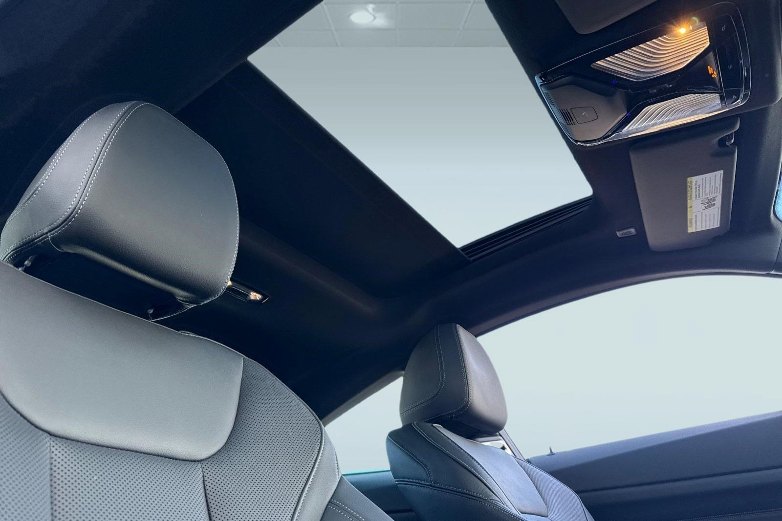 Used 2023 BMW M440i Coupe w/ Premium Package image 16