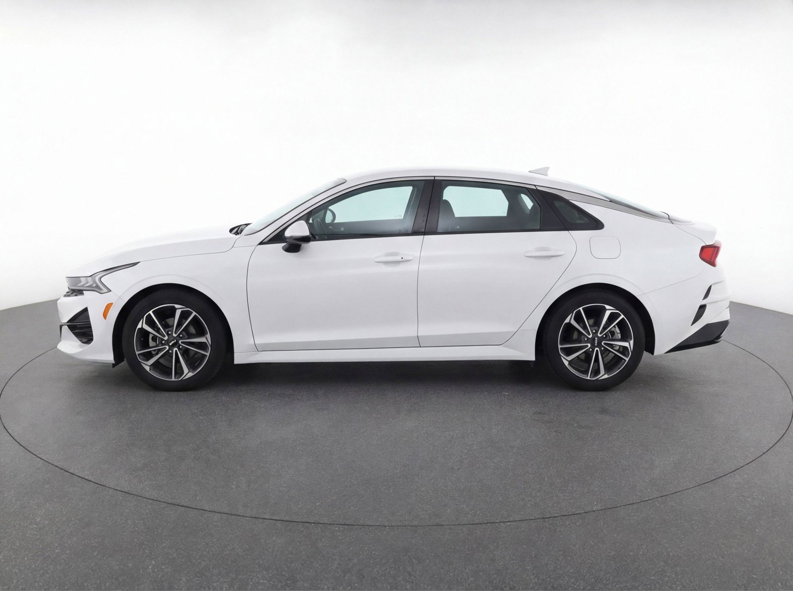 Used 2023 Kia Forte LXS image 5