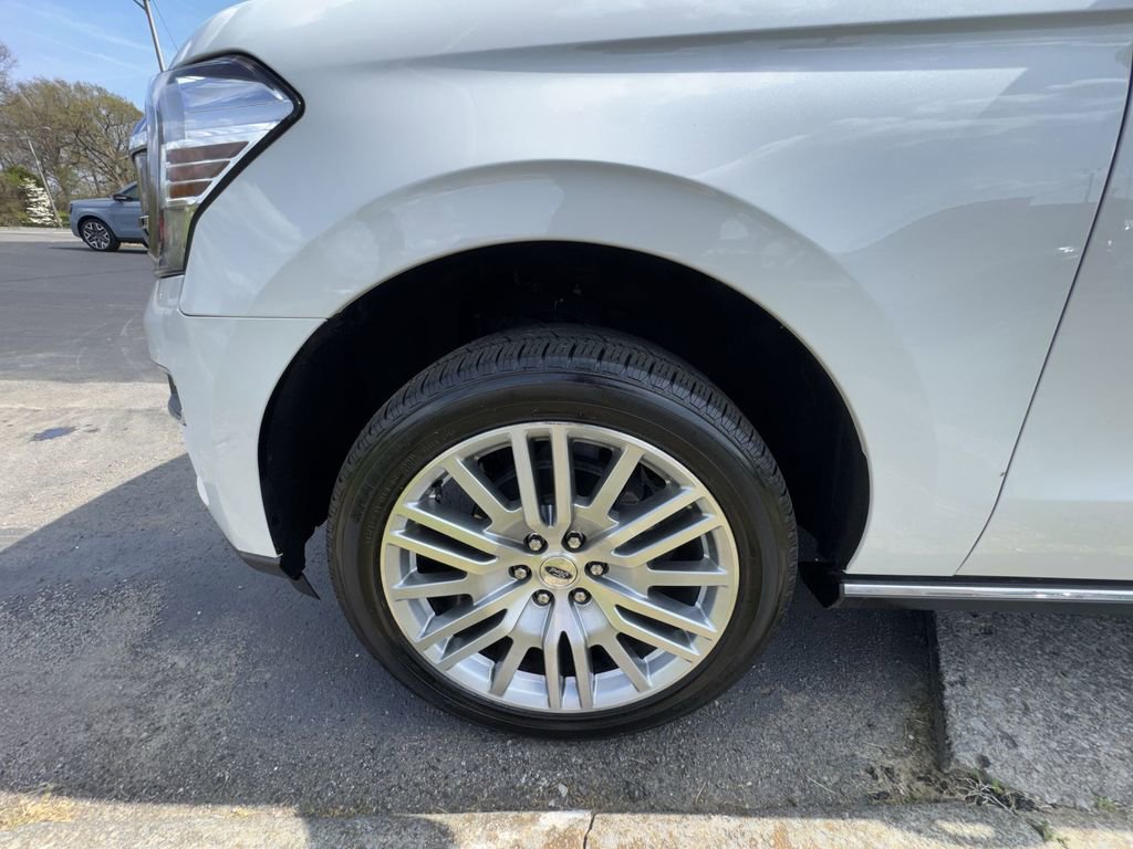 Used 2024 Ford Expedition Limited image 10