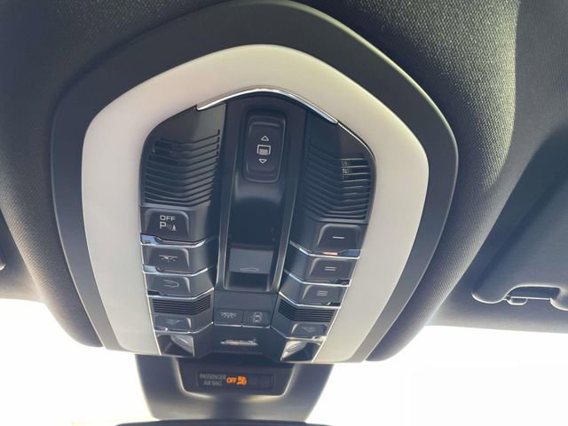 Certified 2025 Porsche Macan image 28