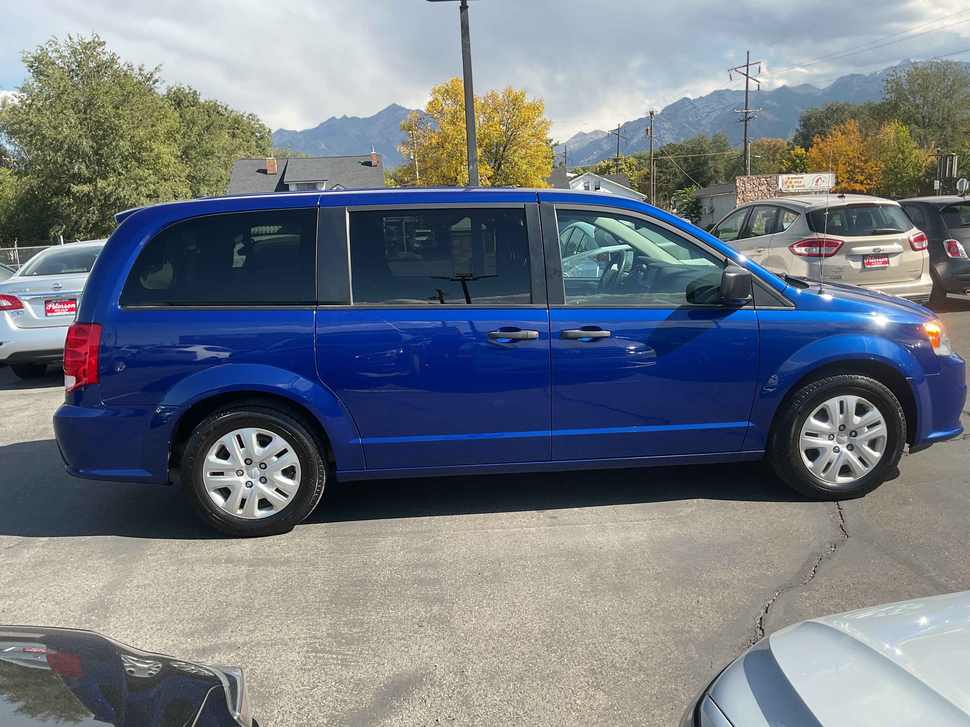 Used 2020 Dodge Grand Caravan SE w/ UConnect Hands-Free Group FWD image 5