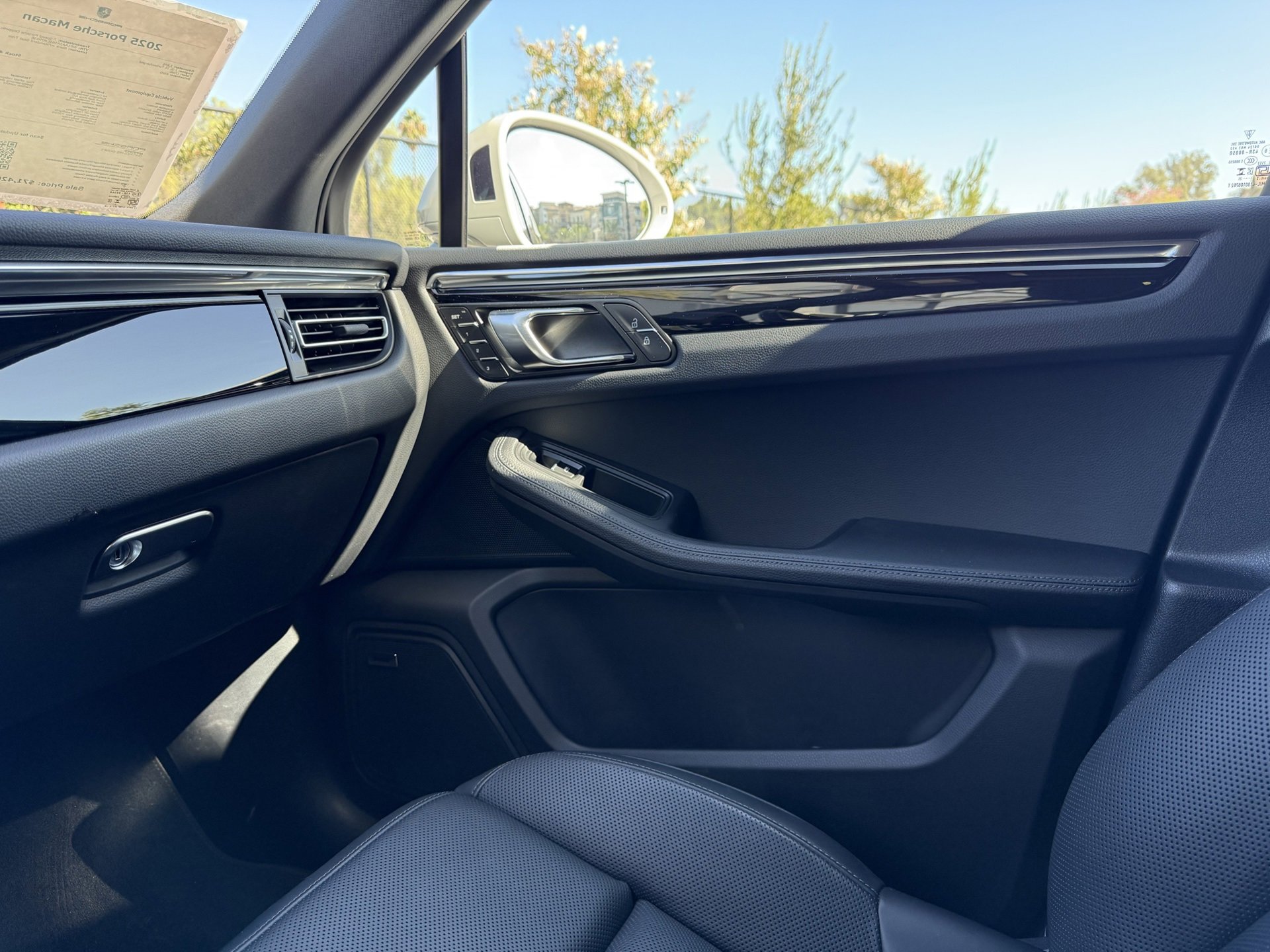 Used 2025 Porsche Macan image 24