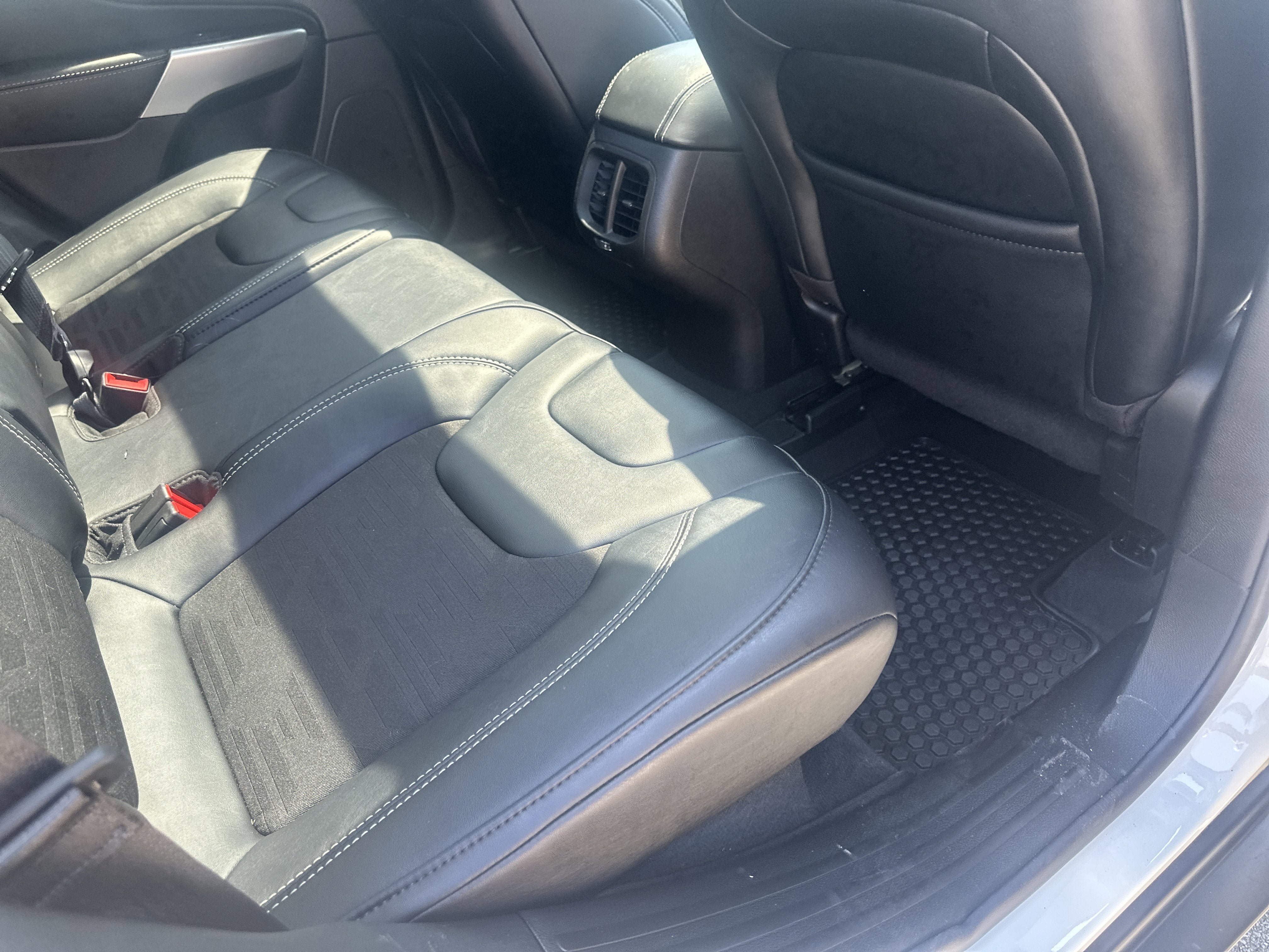 Used 2022 Jeep Cherokee Latitude w/ Sun & Sound Group AWD/4WD image 27