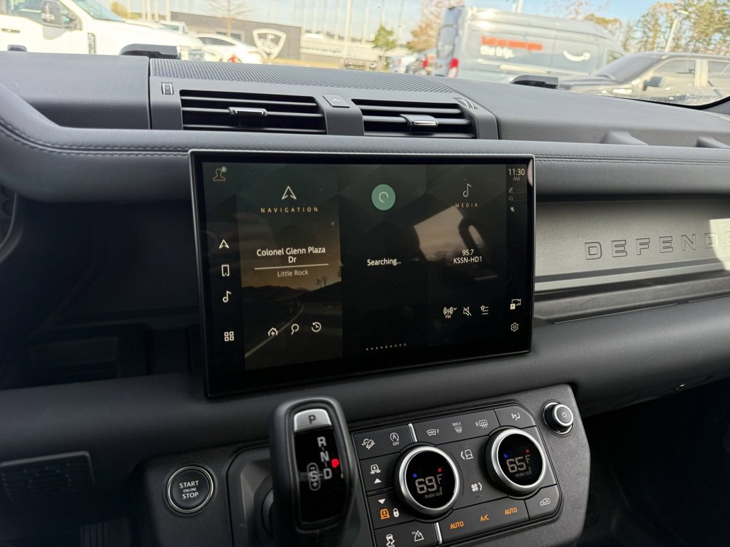 Used 2024 Land Rover Defender 130 X-Dynamic SE image 16