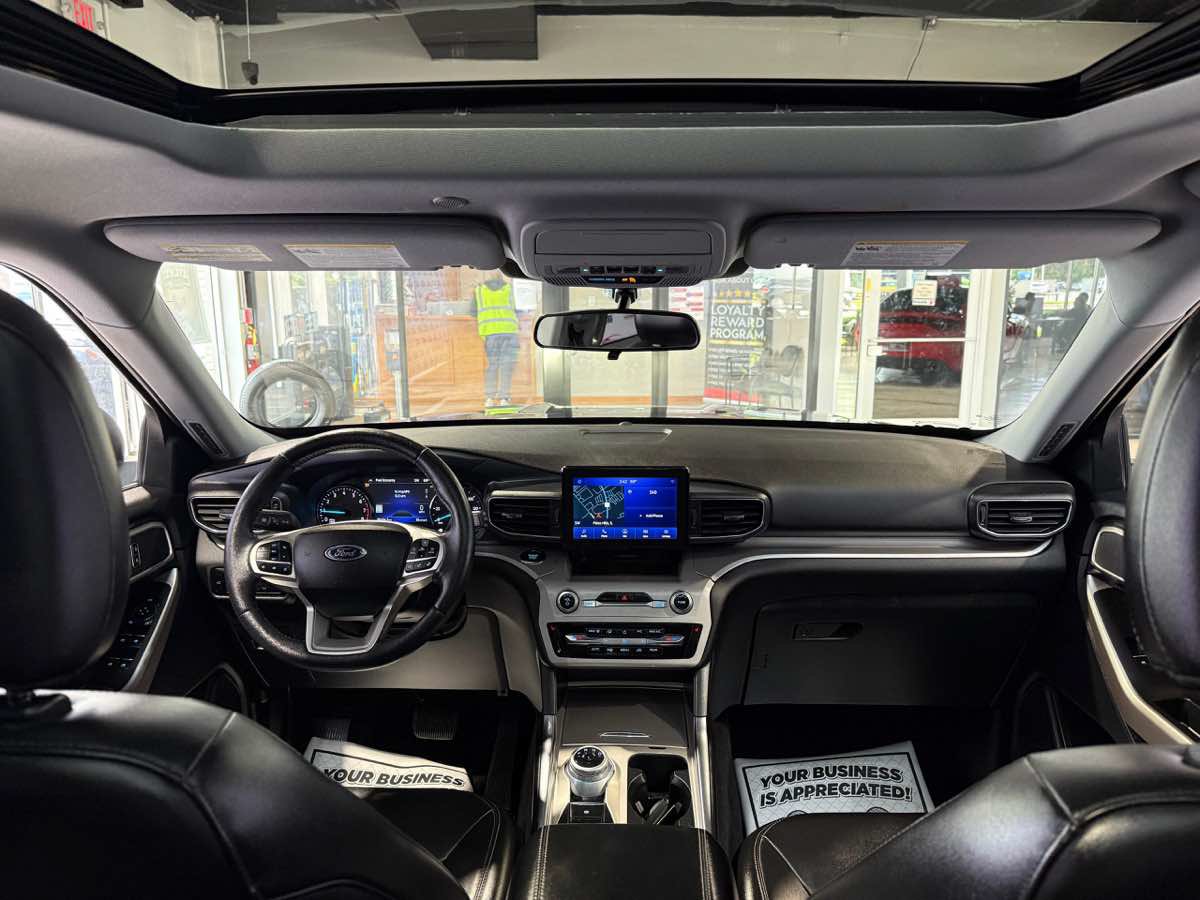 Used 2023 Ford Explorer XLT w/ Equipment Group 202A AWD/4WD image 24