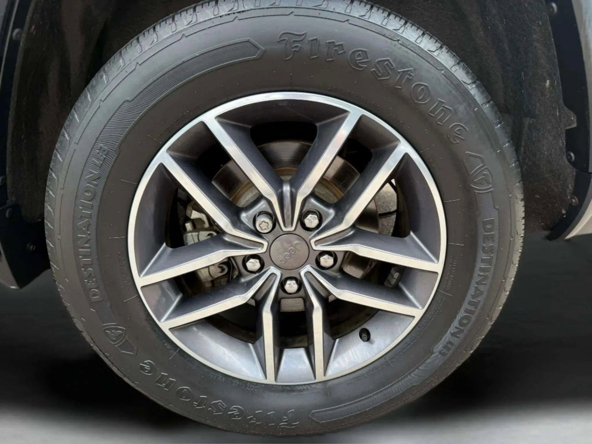 Used 2019 Jeep Grand Cherokee Limited image 38