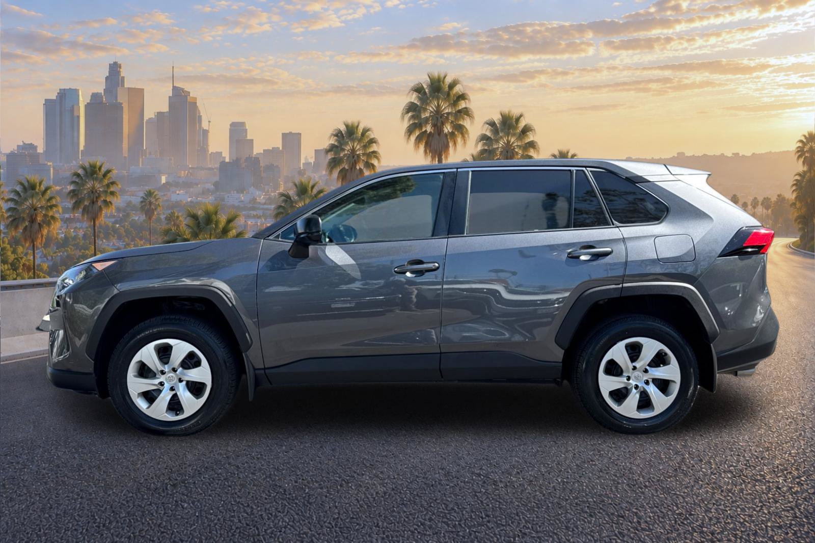 Used 2022 Toyota RAV4 LE FWD image 8