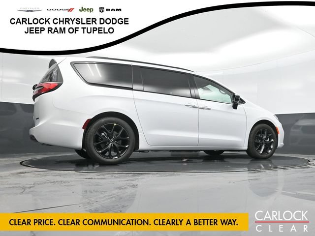 New 2026 Chrysler Pacifica Limited w/ Uconnect Theater Family Group FWD image 67