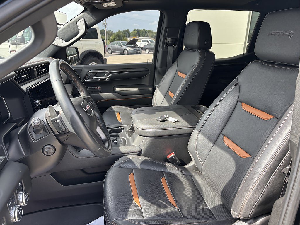Used 2024 GMC Sierra 1500 AT4 w/ Technology Package AWD/4WD image 10