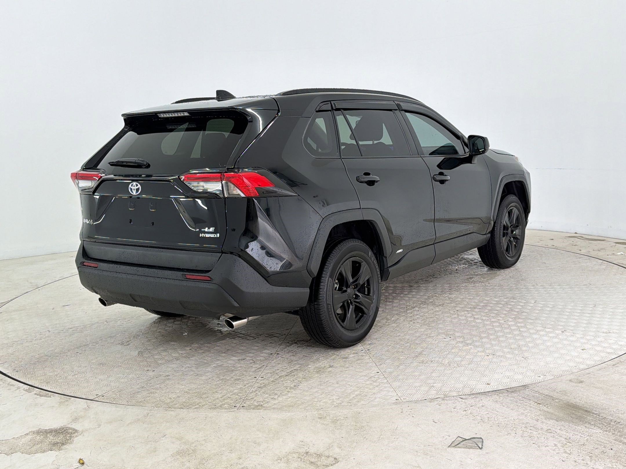 Used 2024 Toyota RAV4 LE AWD/4WD image 9