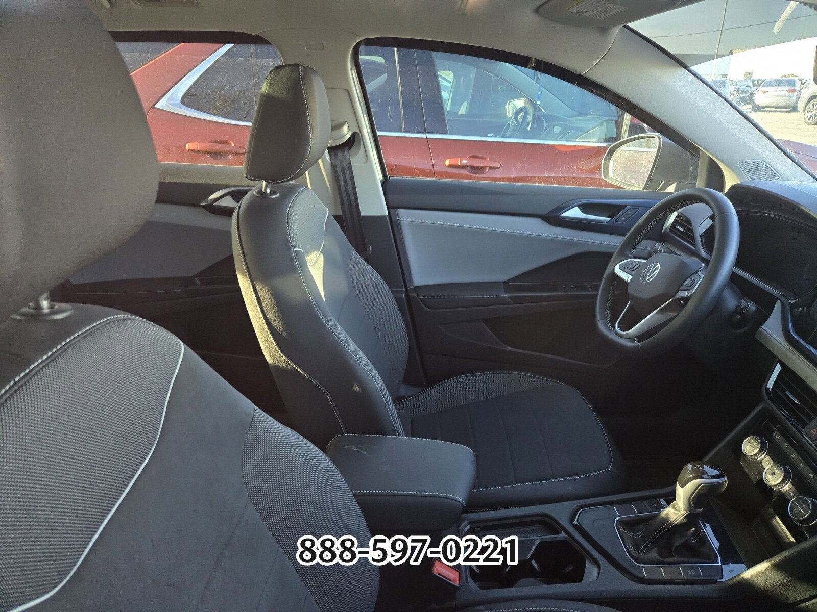 Used 2024 Volkswagen Taos SE w/ Panoramic Sunroof Package image 2