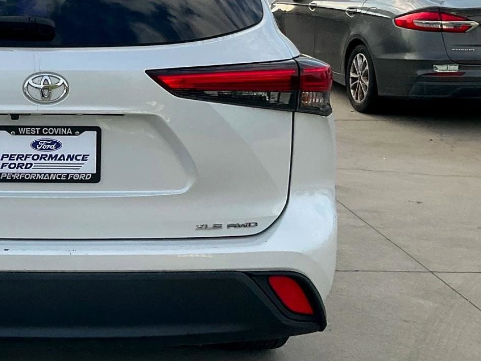 Used 2023 Toyota Highlander XLE image 11