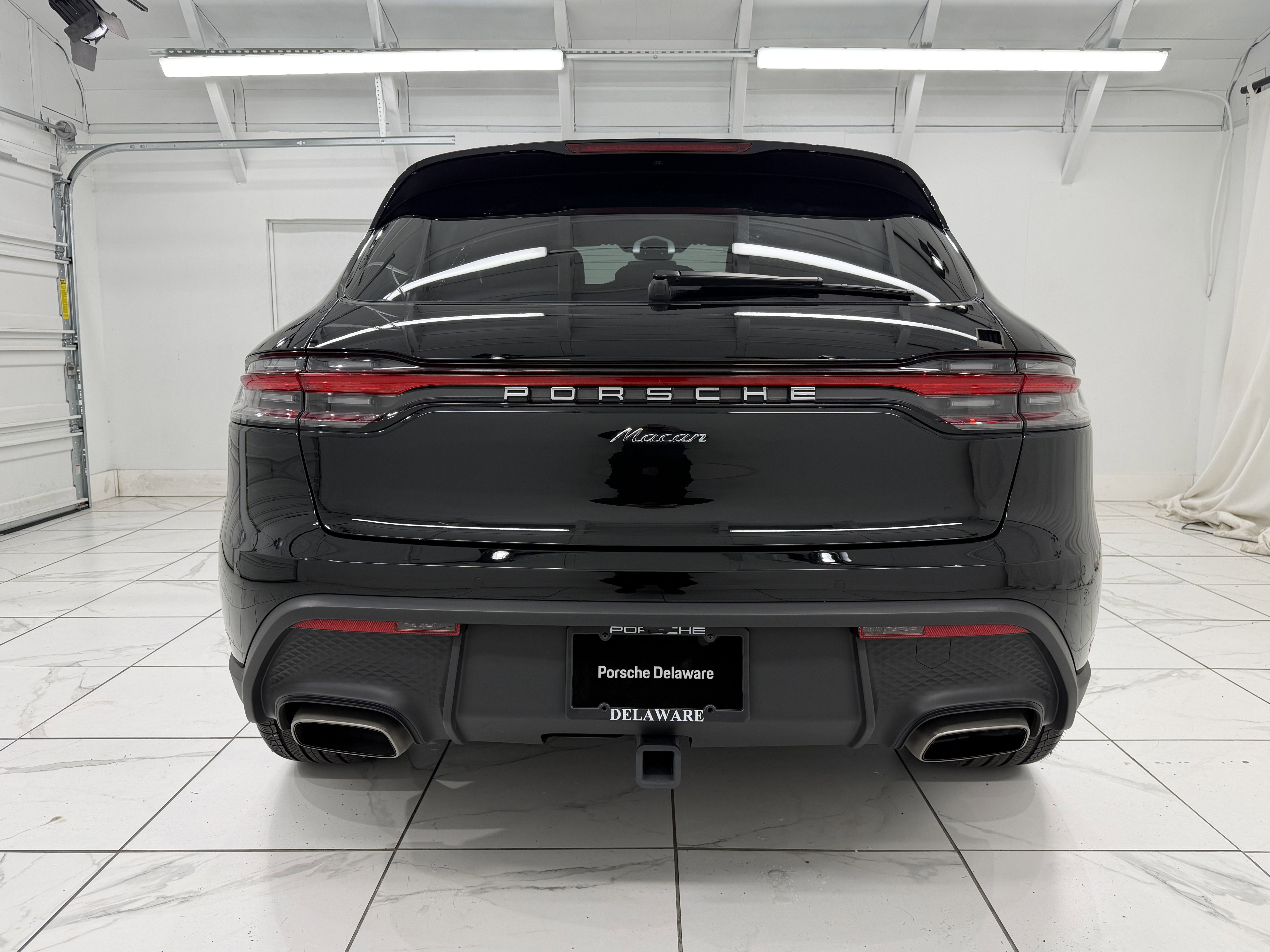Certified 2025 Porsche Macan image 13