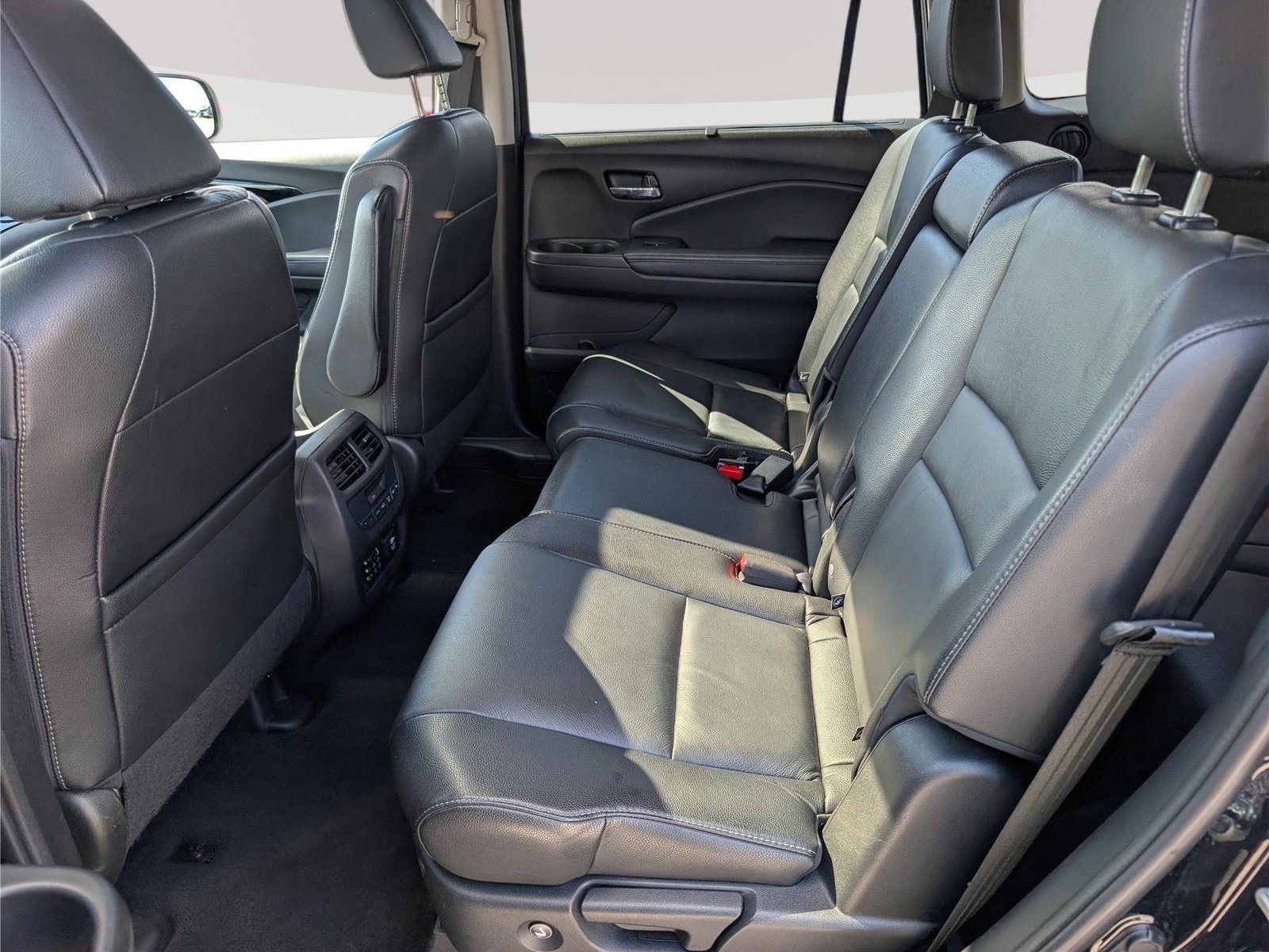 Used 2017 Honda Pilot Touring image 18
