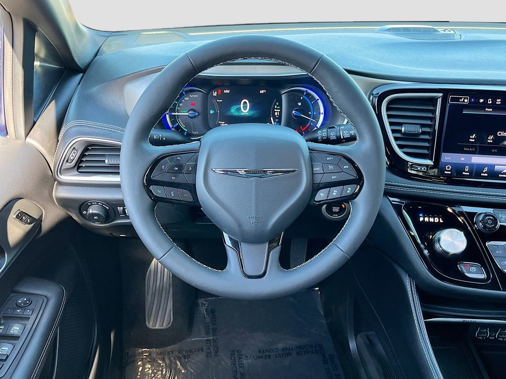 Used 2024 Chrysler Pacifica Premium FWD image 23