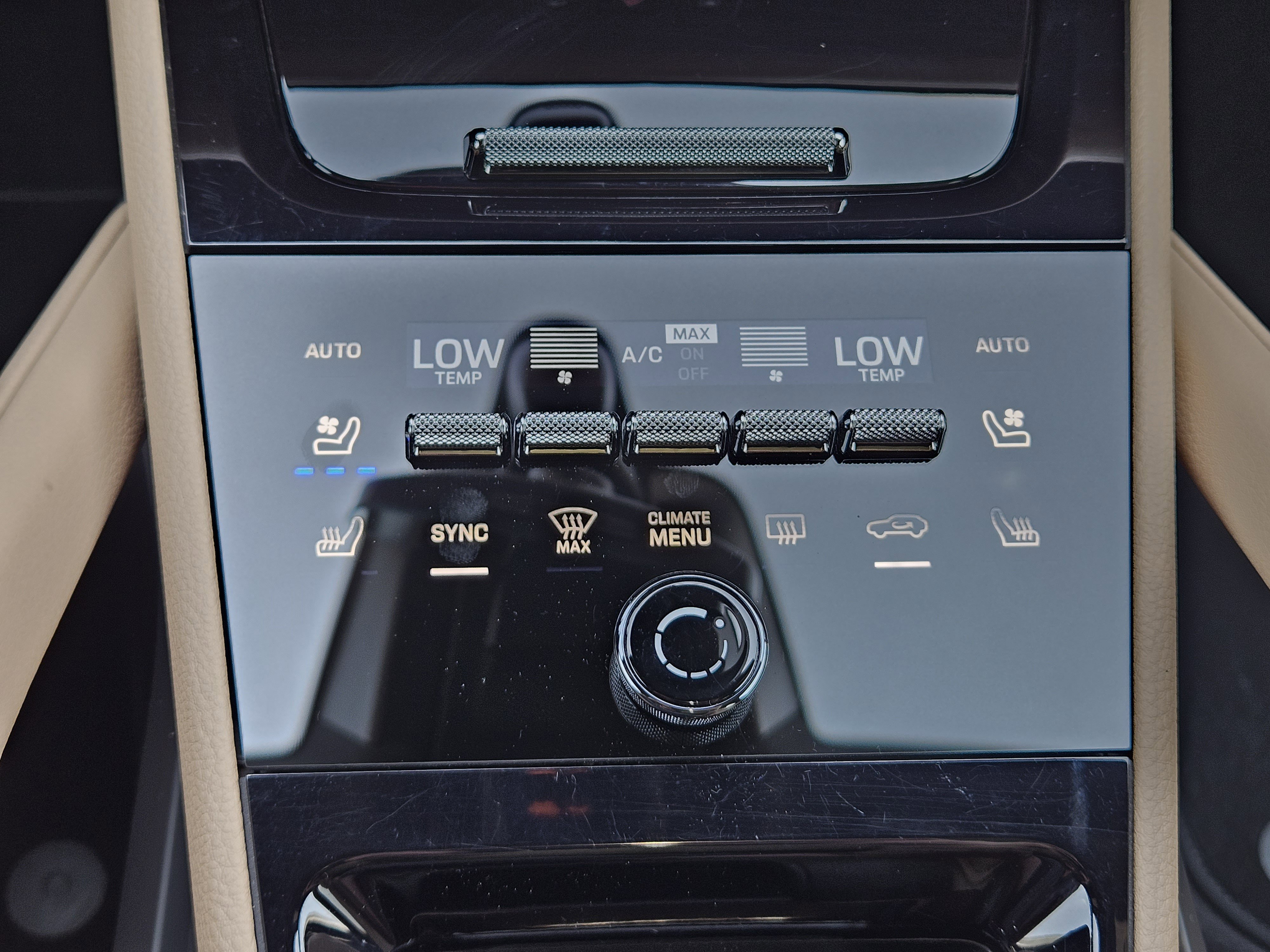 Certified 2025 Porsche Cayenne Coupe image 27