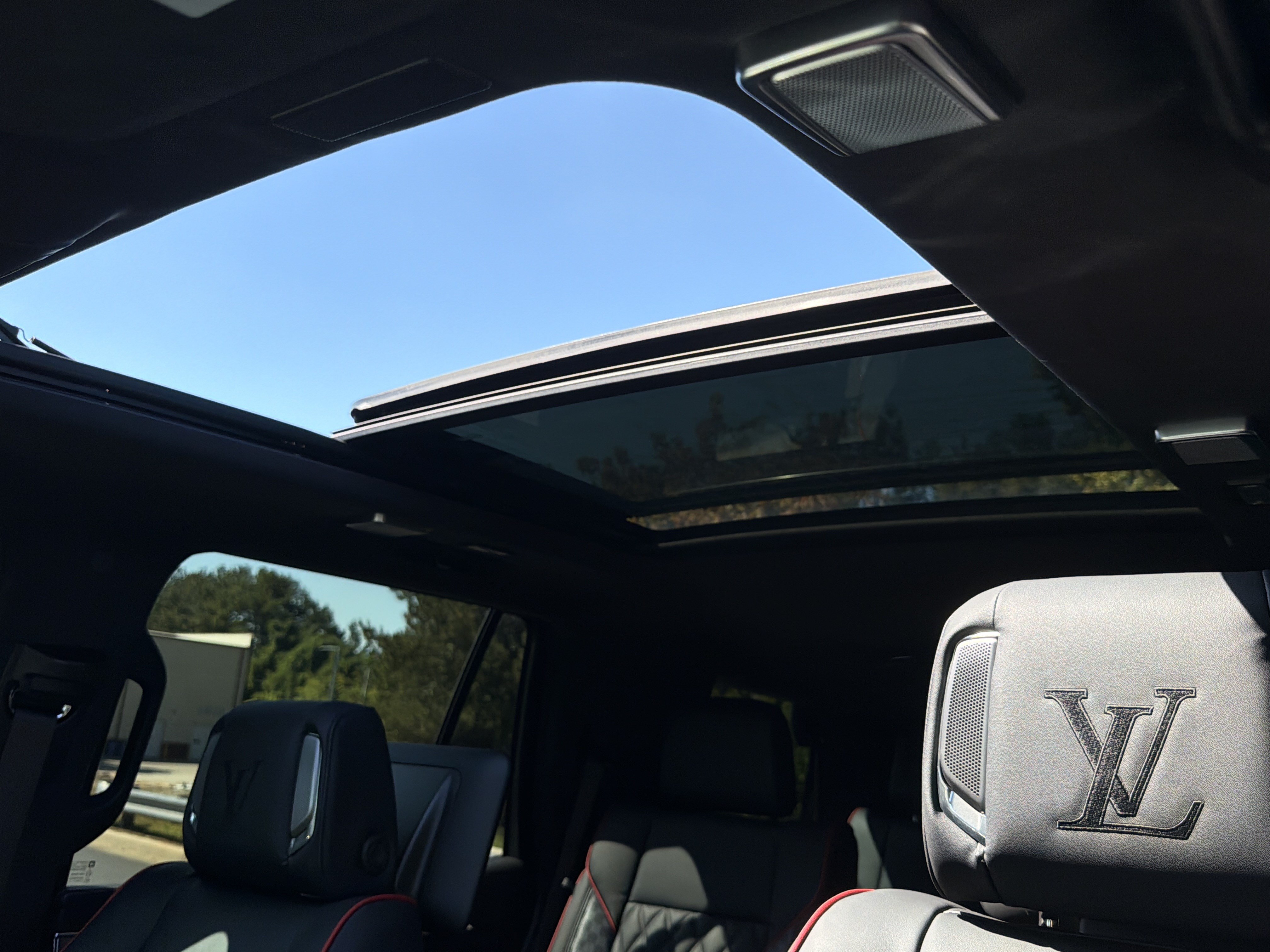 Used 2026 Cadillac Escalade Platinum Sport w/ LPO, ONYX Package AWD/4WD image 8