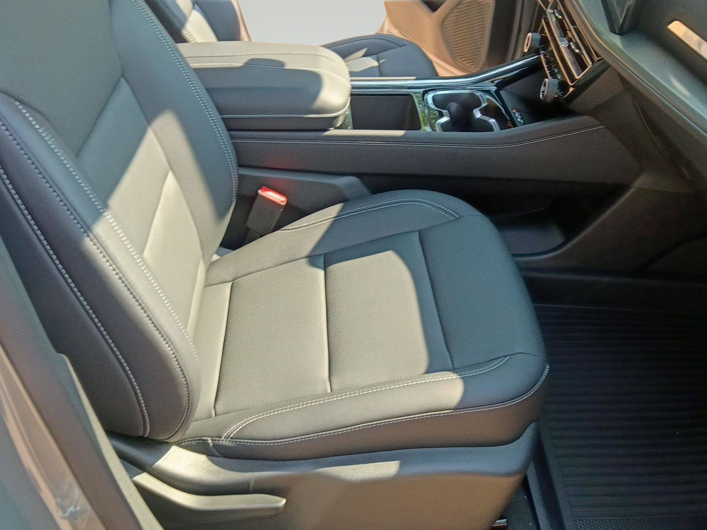 New 2027 Chevrolet Traverse LT w/ Driver Confidence Package FWD image 14