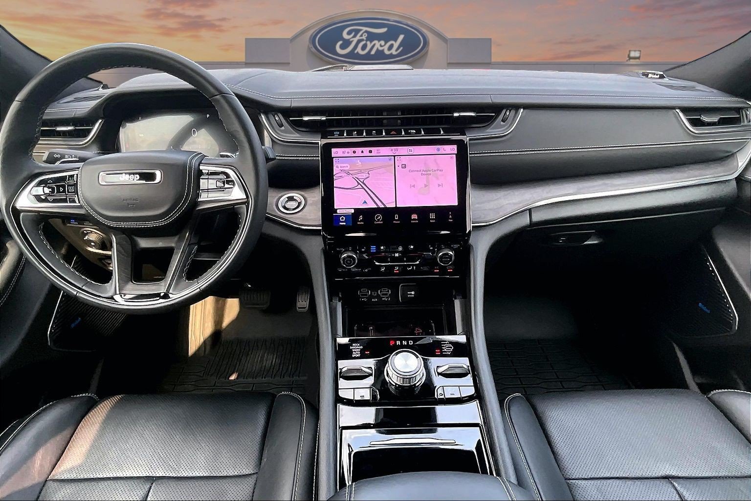 Used 2025 Jeep Grand Cherokee Overland w/ Advanced Protech Group III AWD/4WD image 16