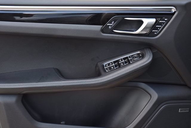 Used 2024 Porsche Macan w/ Premium Plus Package AWD/4WD image 25