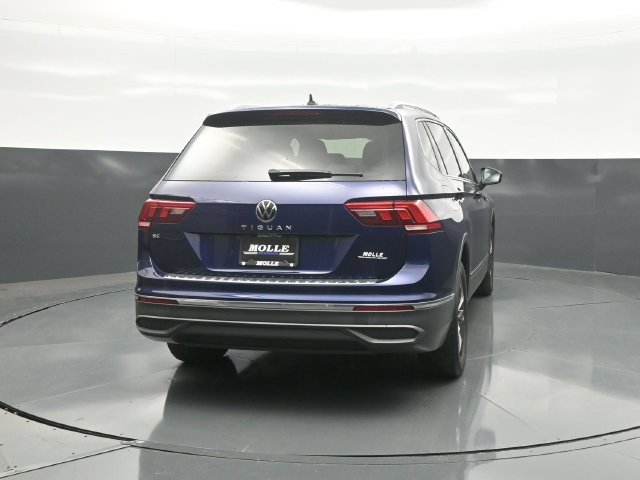 Used 2023 Volkswagen Tiguan SE w/ Panoramic Sunroof Package FWD image 6