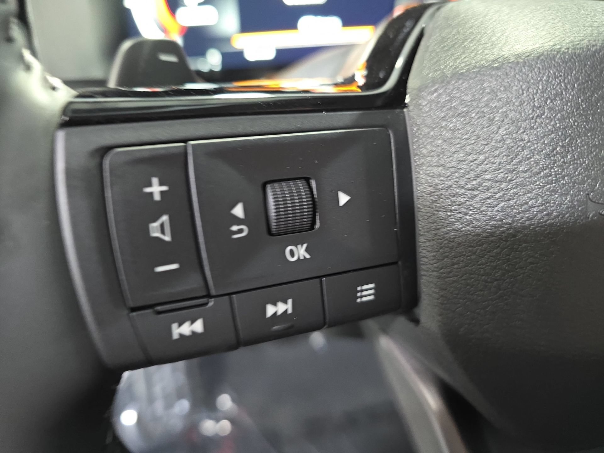 New 2026 Nissan Pathfinder SL FWD image 17