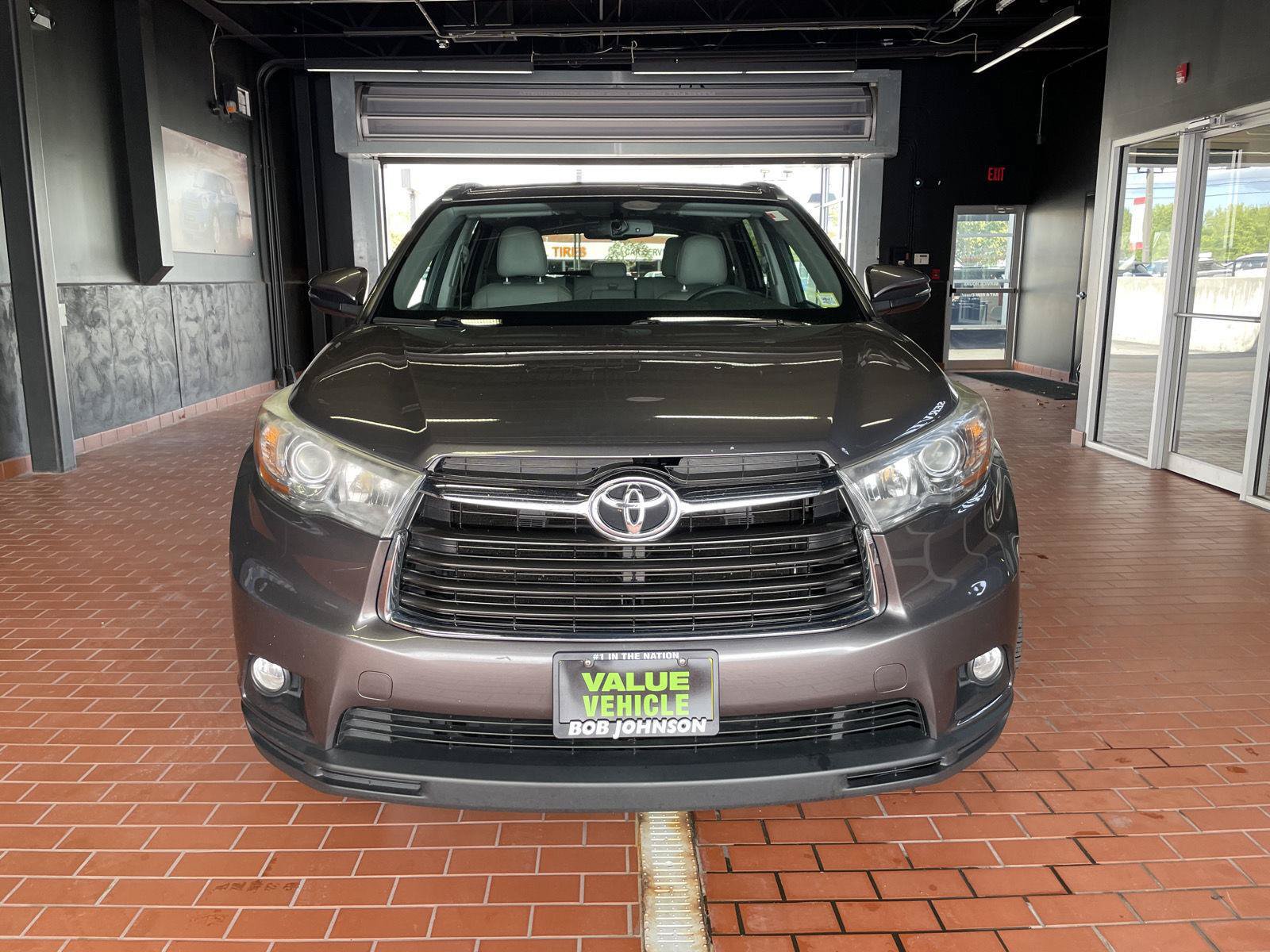 Used 2016 Toyota Highlander XLE AWD/4WD image 2