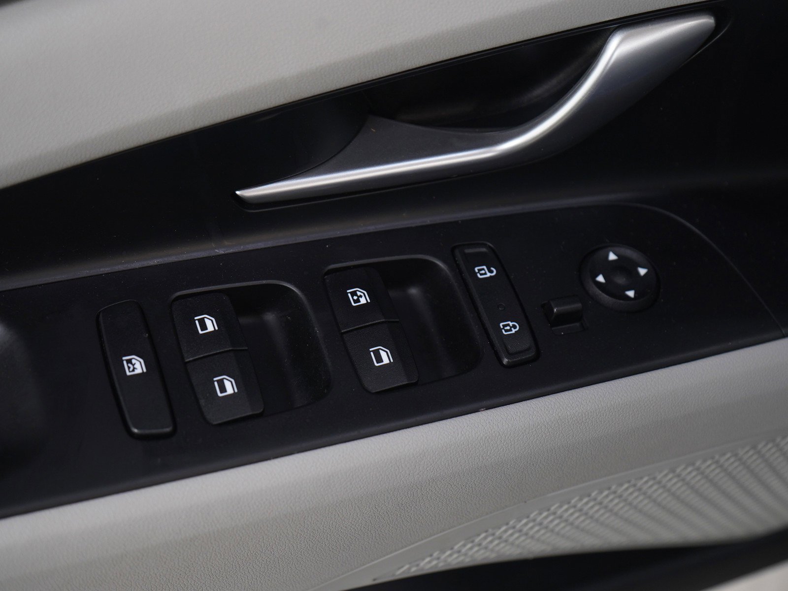 Used 2023 Hyundai Elantra Limited image 20