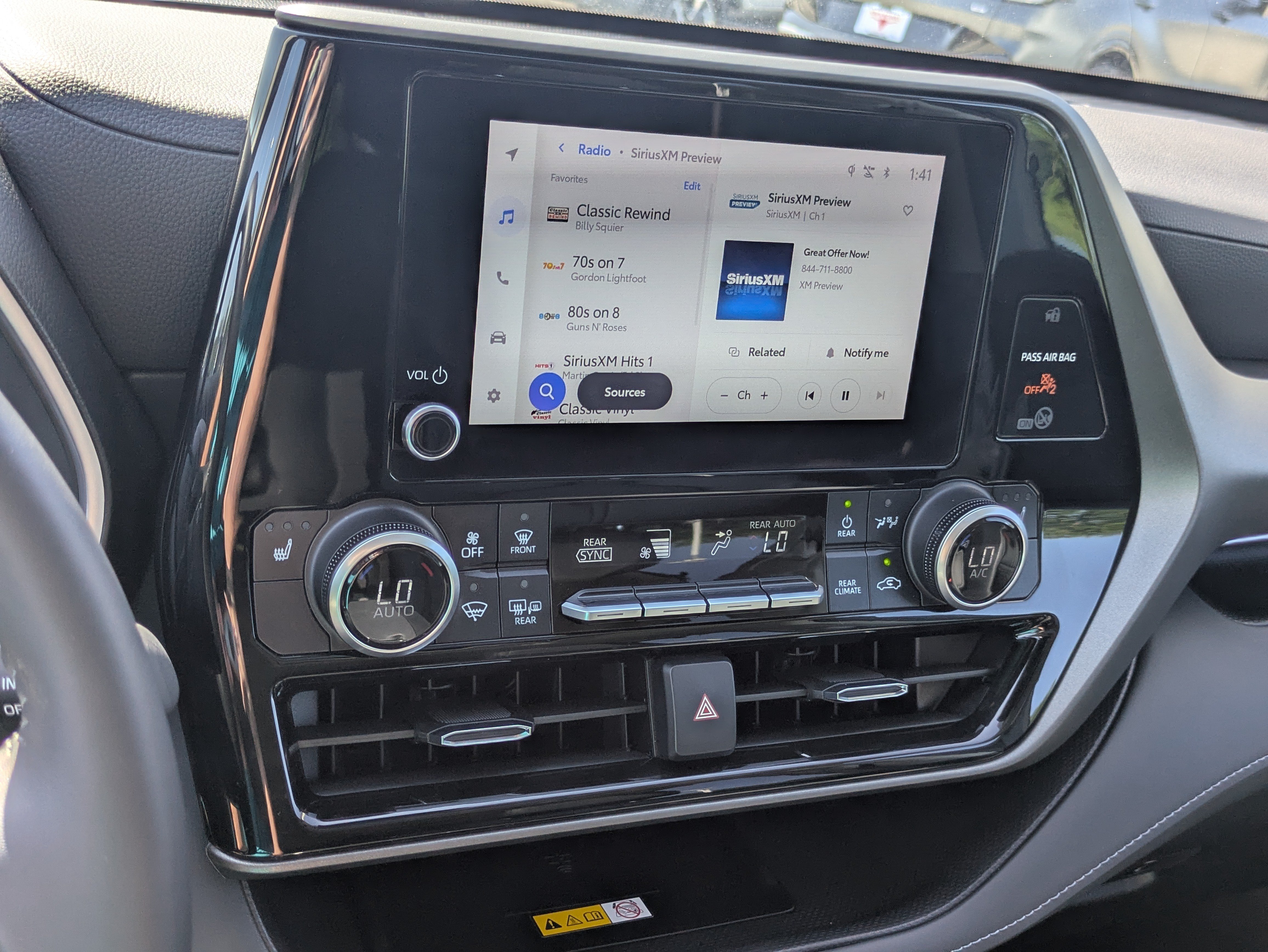 Certified 2024 Toyota Highlander XLE FWD image 18