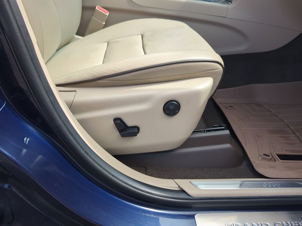 Used 2013 Jeep Grand Cherokee Overland w/ Advance Technology Group image 37