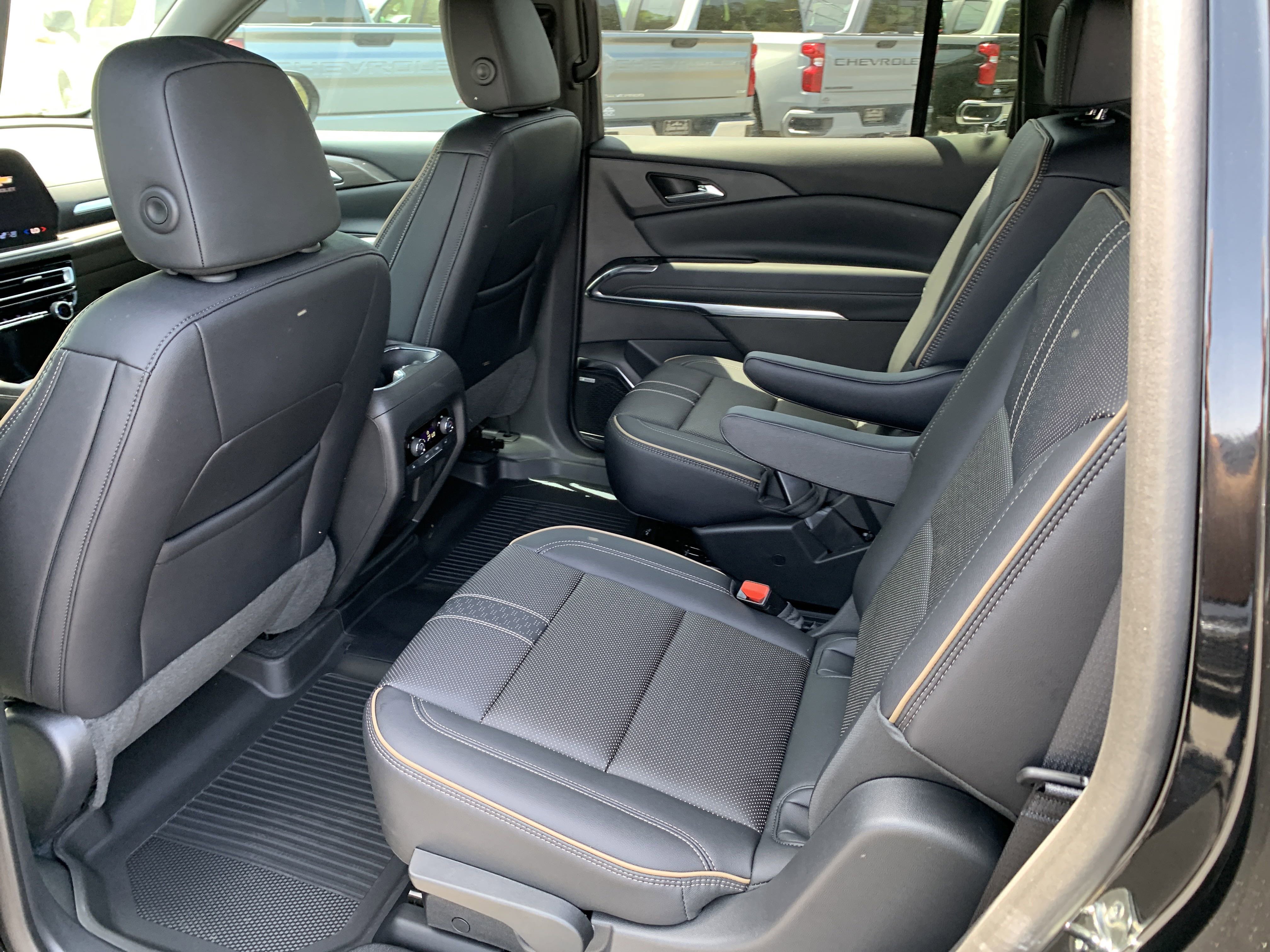 New 2025 Chevrolet Traverse High Country w/ LPO, Floor Liner Package image 22