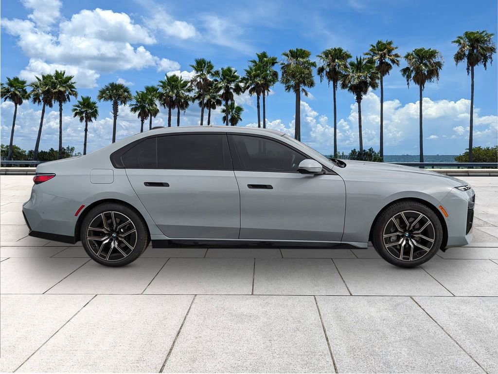 Used 2025 BMW 740i image 9