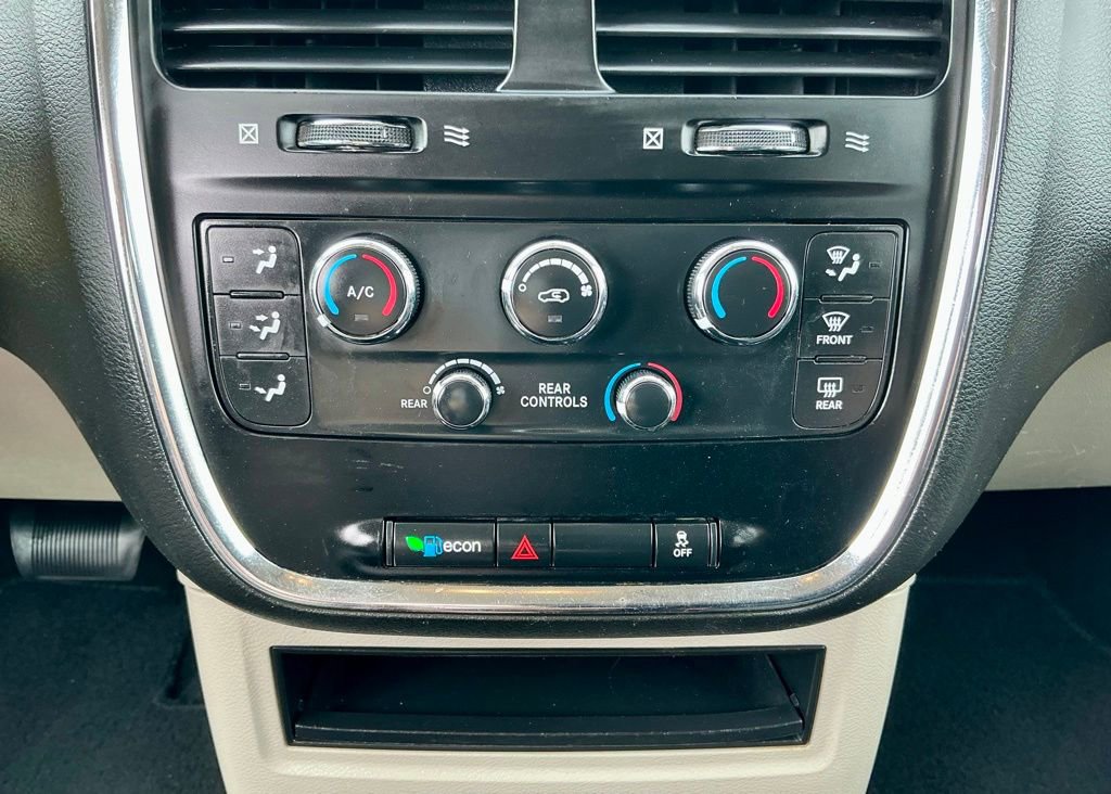 Used 2018 Dodge Grand Caravan SE w/ UConnect Hands-Free Group FWD image 33